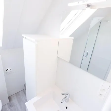 Comfy Holiday Home, Beach Within Walking Distance *