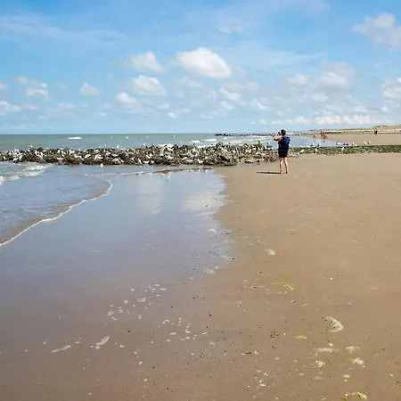 Comfy Holiday Home, Beach Within Walking Distance Bredene