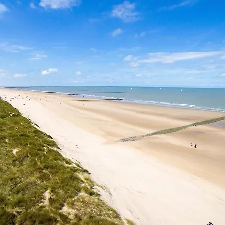 Comfy Holiday Home, Beach Within Walking Distance *